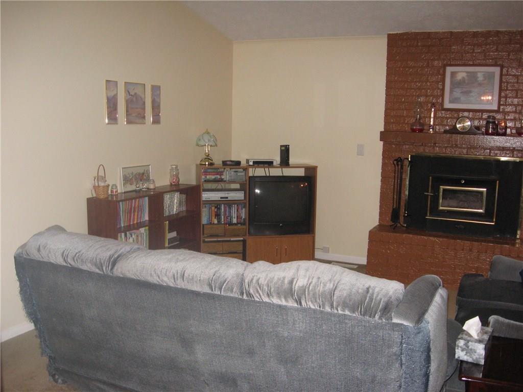 222 Georgetown Road Greenwood, IN 46142 - Photo 3 of 23 Gallery Image 3