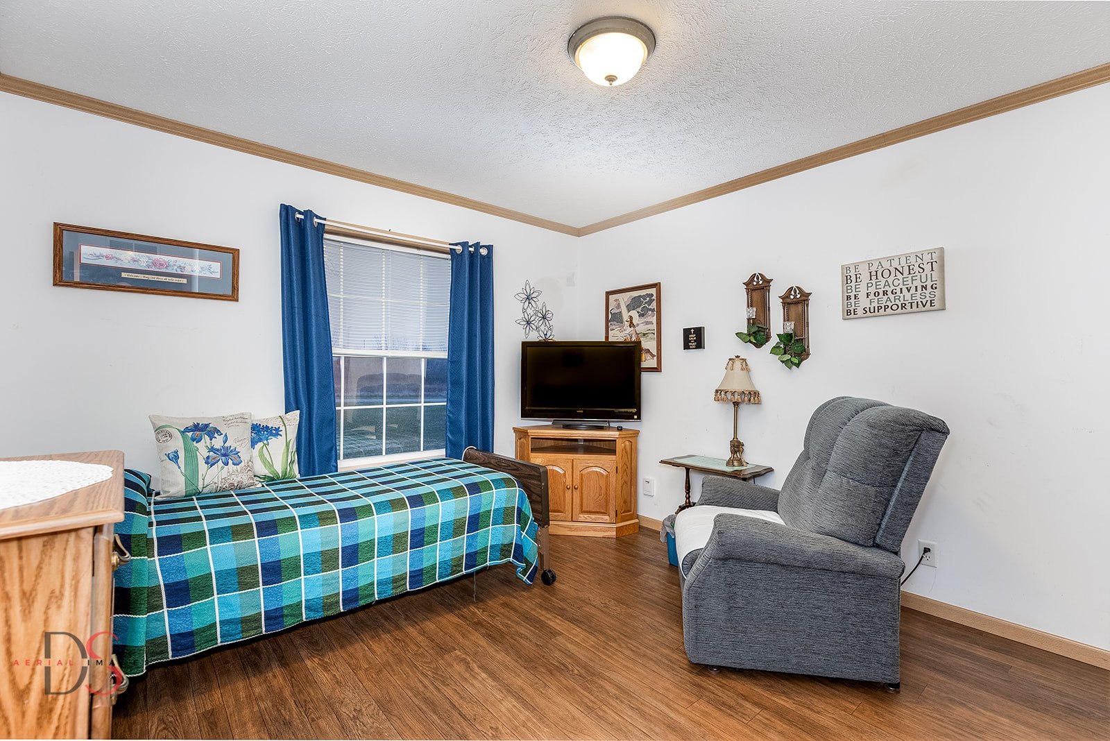 32415 North 600 E Road Streator, IL 61364 - Photo 15 of 44 a living room with furniture and a flat screen tv