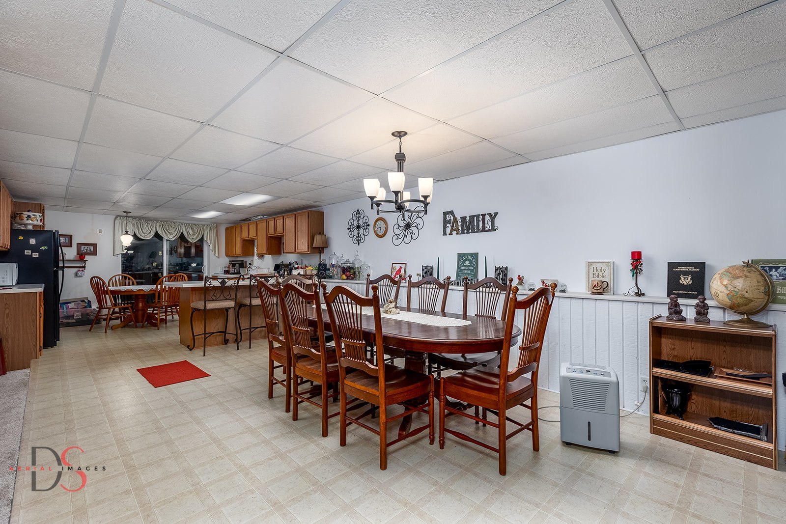 32415 North 600 E Road Streator, IL 61364 - Photo 24 of 44 a view of a dining room with furniture