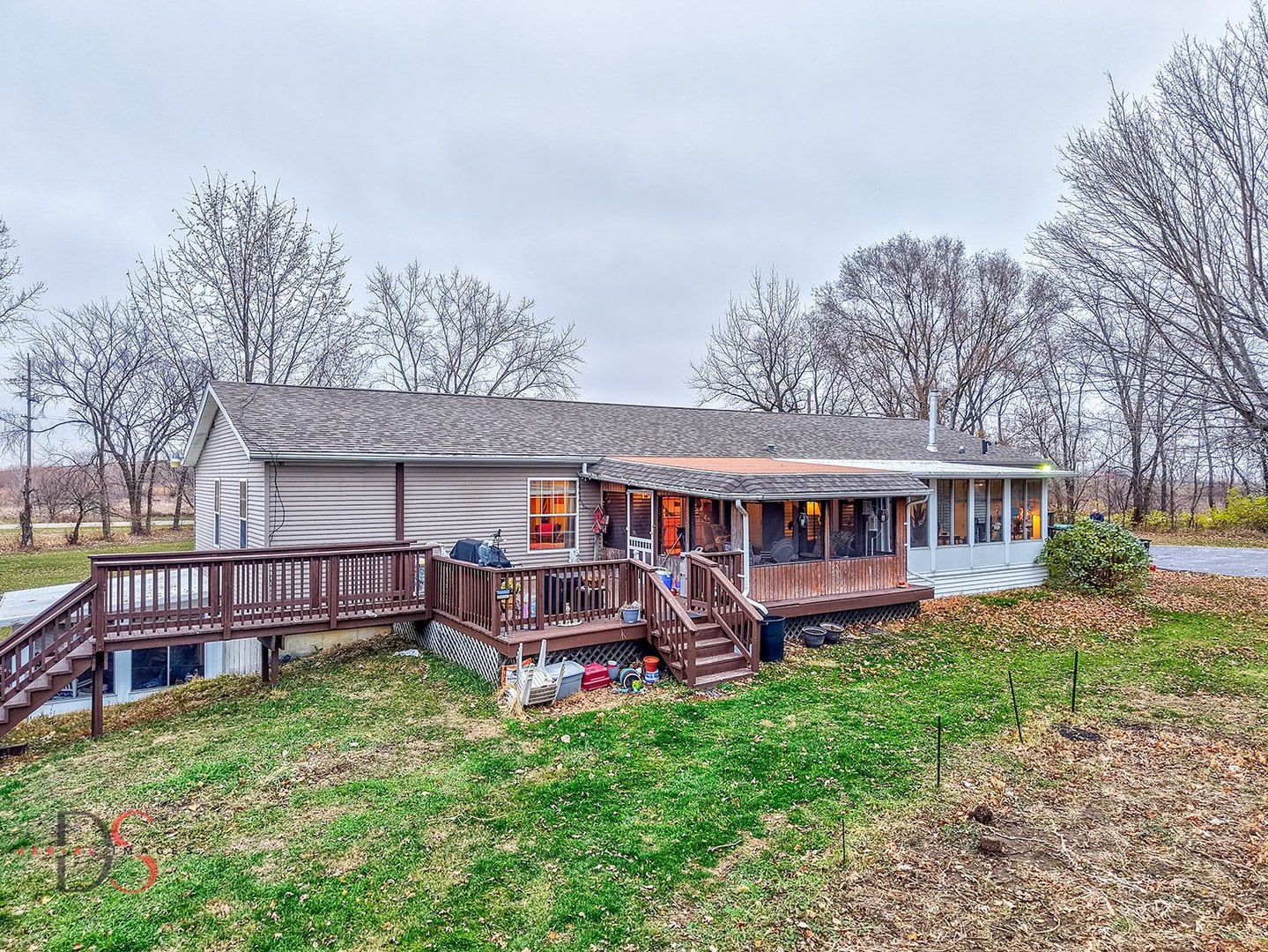 32415 North 600 E Road Streator, IL 61364 - Photo 36 of 44 a view of a house with a yard and furniture