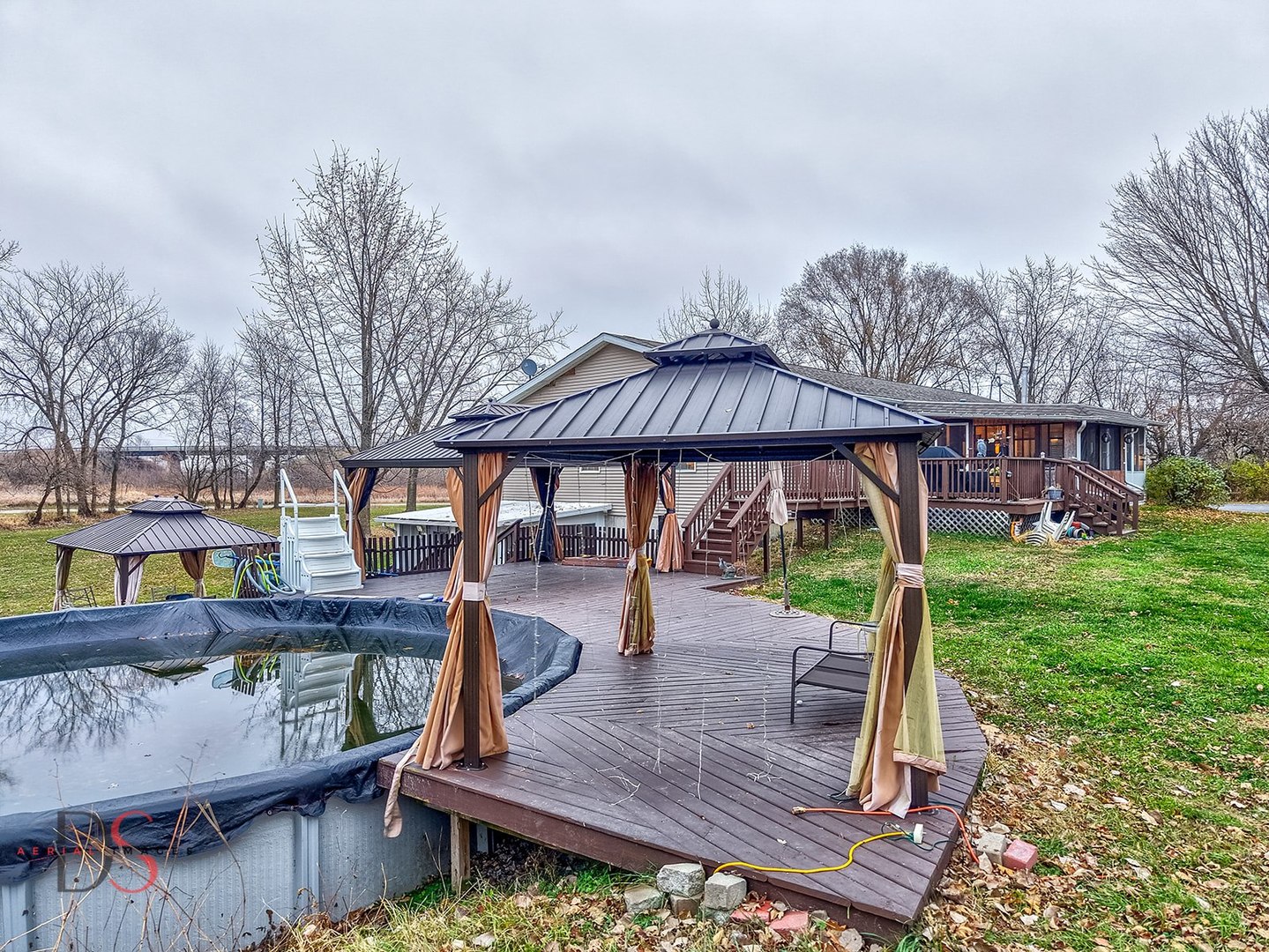 32415 North 600 E Road Streator, IL 61364 - Photo 37 of 44 a view of a patio with furniture and a yard