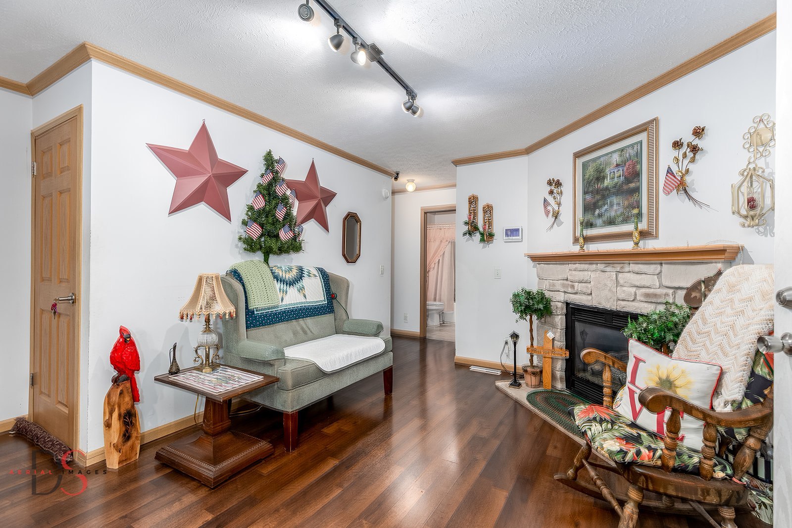 32415 North 600 E Road Streator, IL 61364 - Photo 6 of 44 a living room with furniture and a fireplace