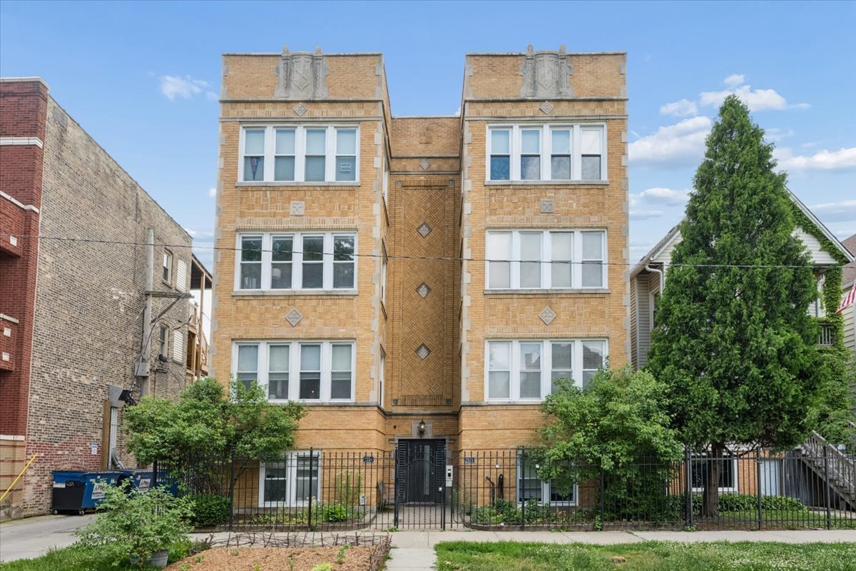 2114 North Spaulding Avenue, Unit 2 Chicago, IL 60647 - Photo 1 of 20
