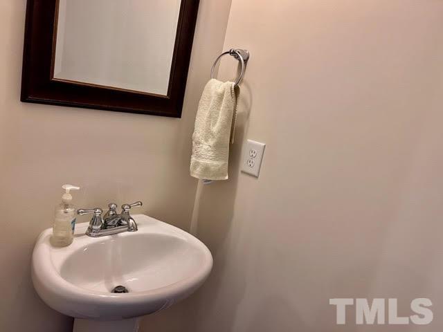 3950 Amelia Park Drive Raleigh, NC 27606 - Photo 20 of 20 a bathroom with a sink and a mirror