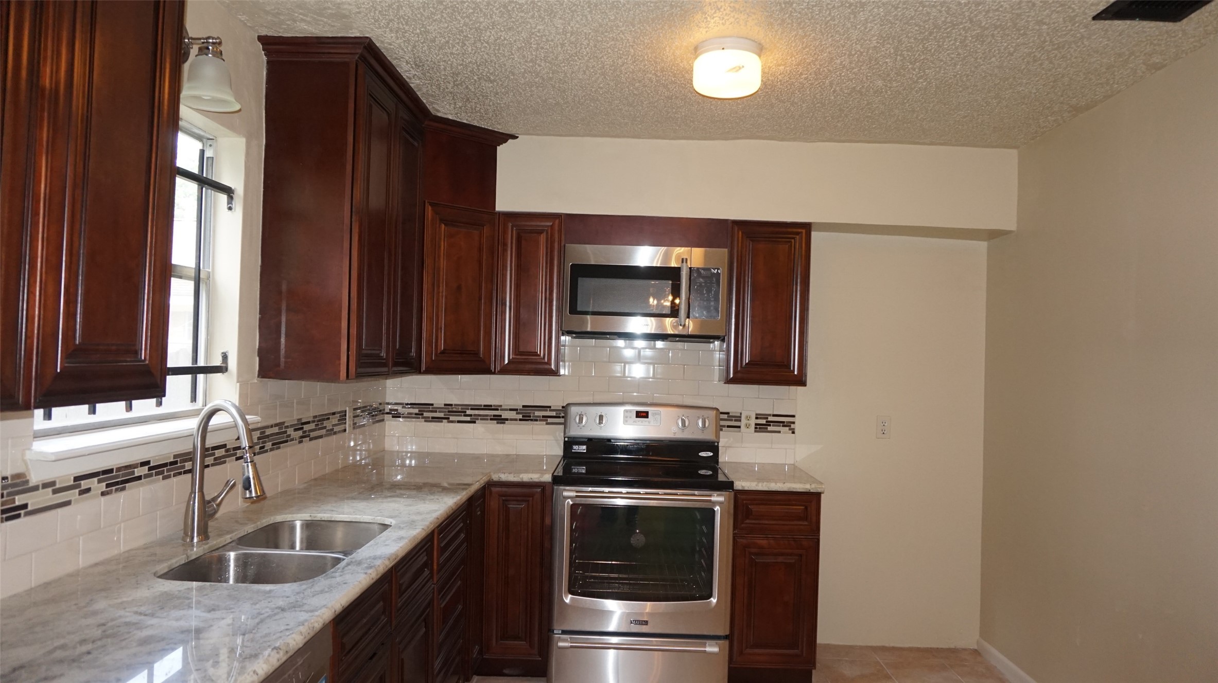 9219 Carousel Lane Houston, TX 77080 - Photo 7 of 31