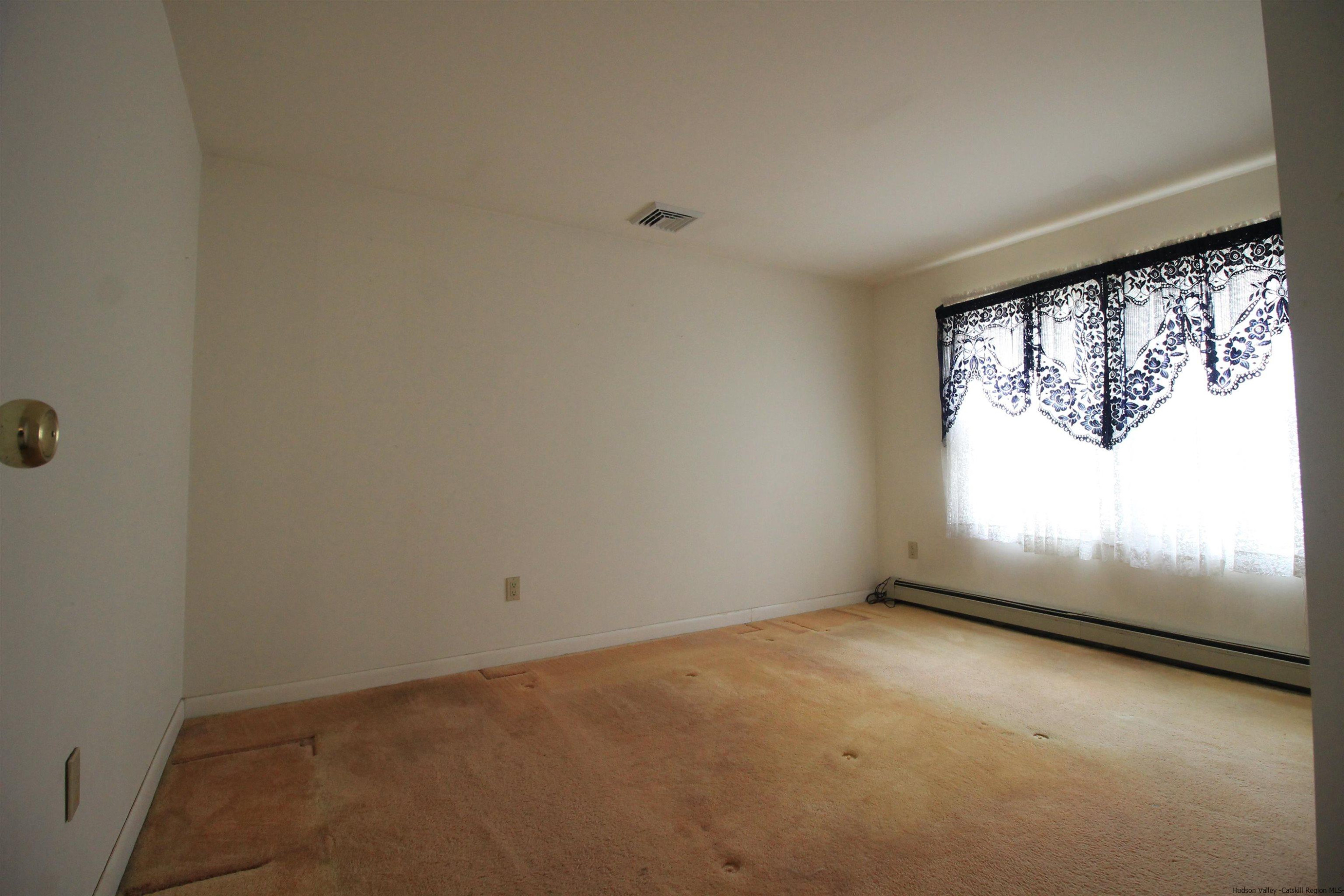 8 Pawan Circle Lake Katrine, NY 12449 - Photo 13 of 28 an empty room with windows