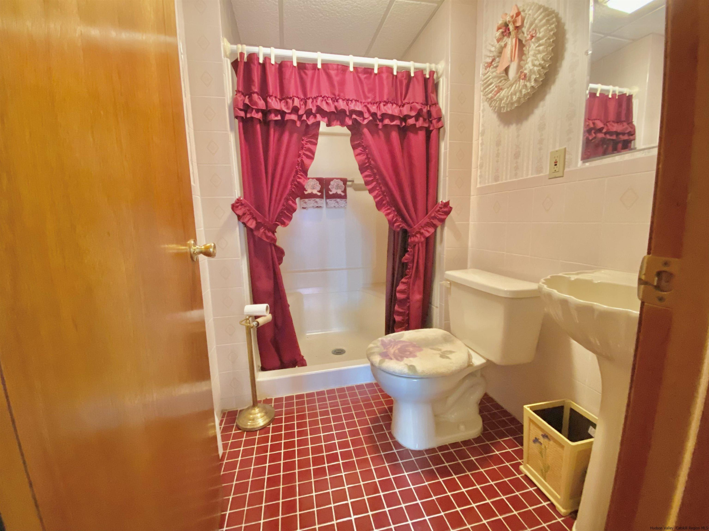 8 Pawan Circle Lake Katrine, NY 12449 - Photo 20 of 28 a bathroom with a toilet and a shower curtain