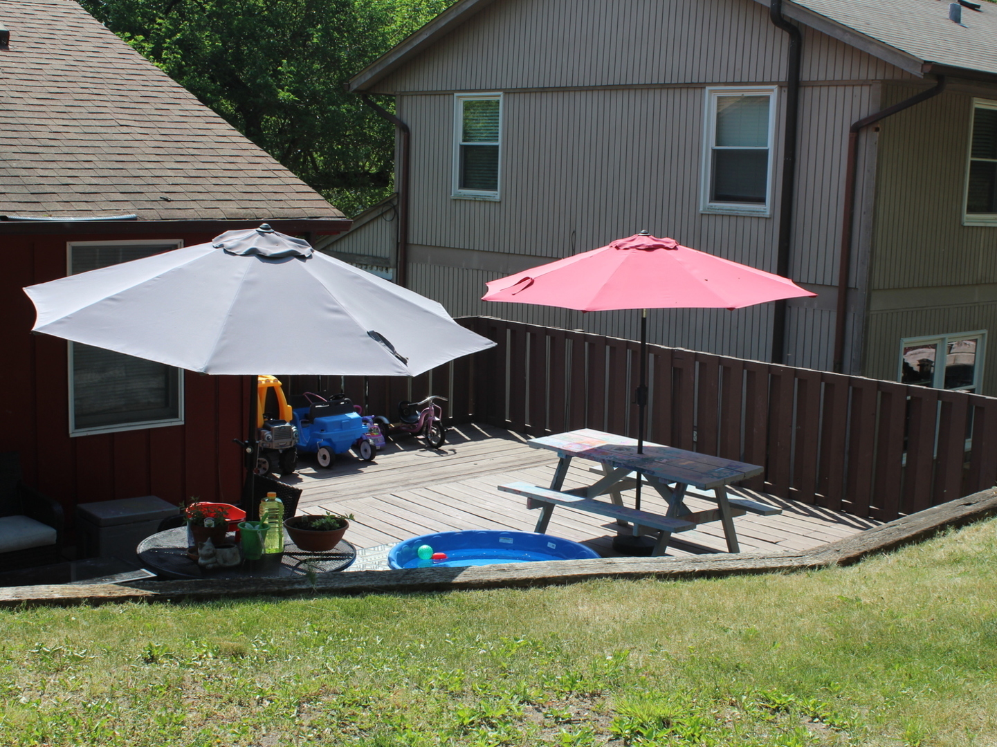 260 Thomas Street Cary, IL 60013 - Photo 13 of 16 a view of a house with backyard and sitting area