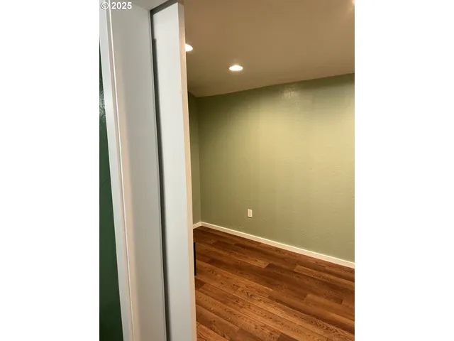 a view of utility room