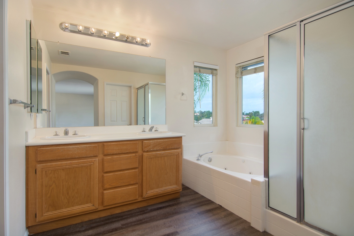 1705 Bridlevale Road Chula Vista, CA 91913 - Photo 17 of 24 Master bathroom