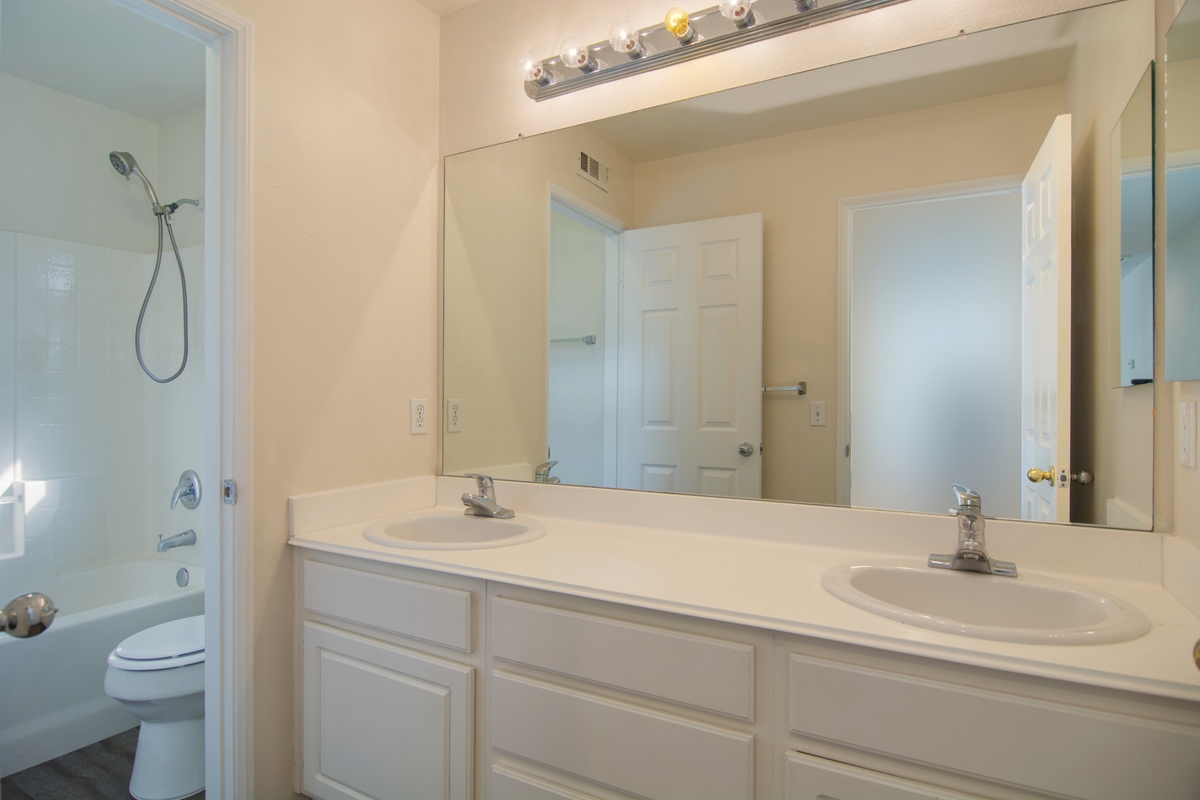 1705 Bridlevale Road Chula Vista, CA 91913 - Photo 19 of 24 Hallway bathroom upstairs