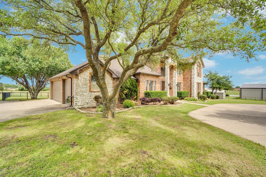 241 Cody Road Ennis, TX 75119 - Photo 5 of 40