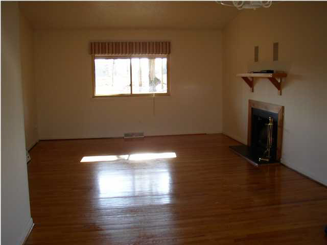7622 Albevanna Spring Road Scottsville, VA 24590 - Photo 3 of 6 Living Room