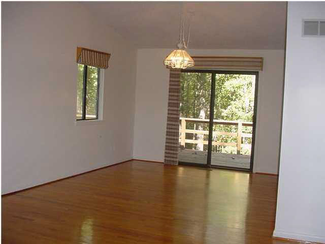 7622 Albevanna Spring Road Scottsville, VA 24590 - Photo 4 of 6 Dining area