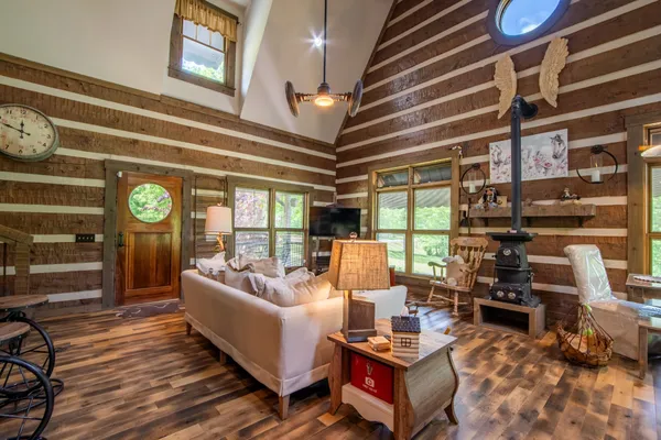 $736,000 | 102 Highwater Road, Waverly, TN 37185