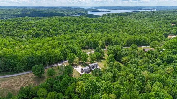 $736,000 | 102 Highwater Road, Waverly, TN 37185