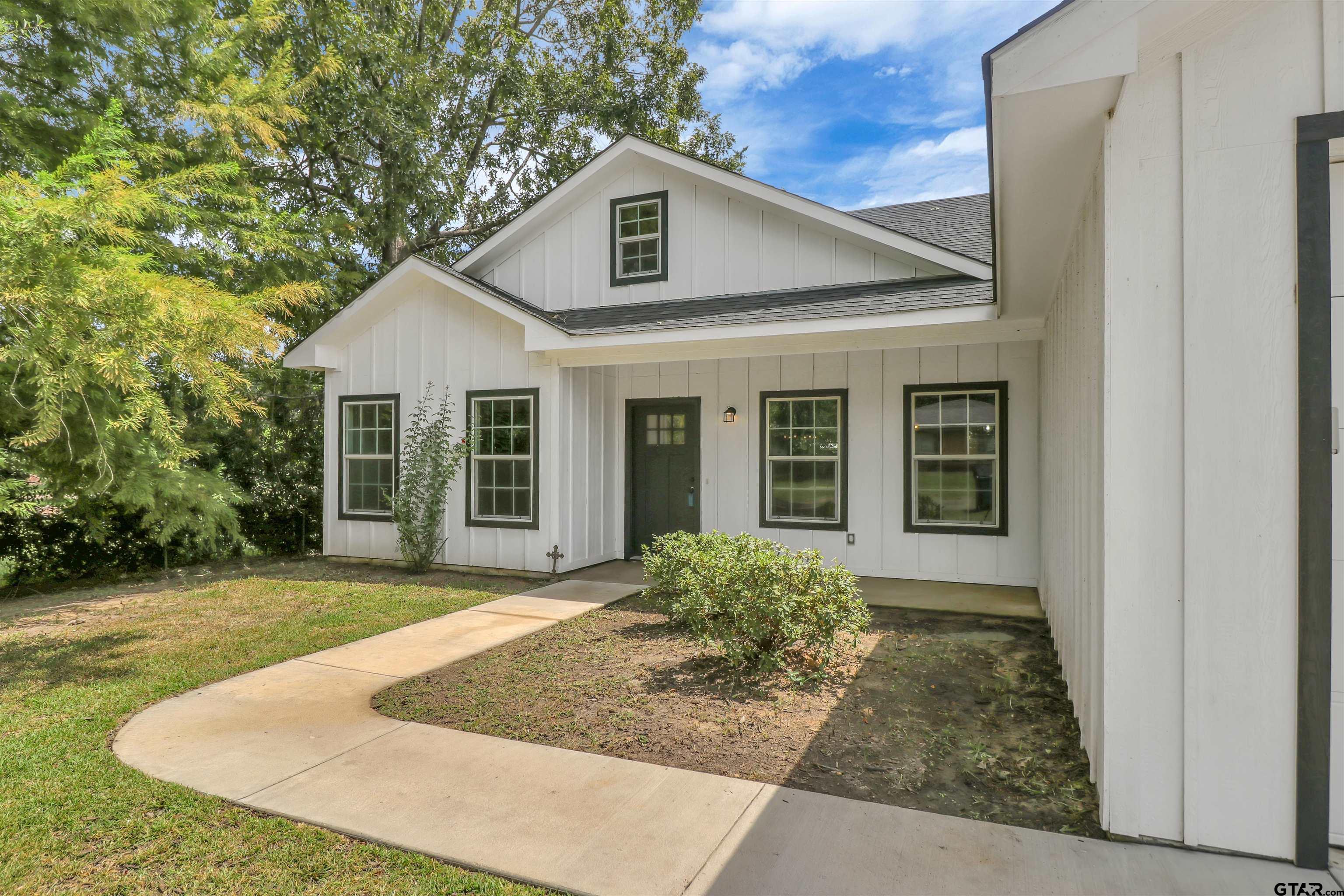 220 Sherman Street Rusk, TX 75785 - Photo 5 of 33 a front view of a house with garden