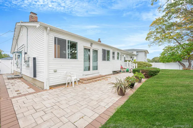 a front view of house with yard