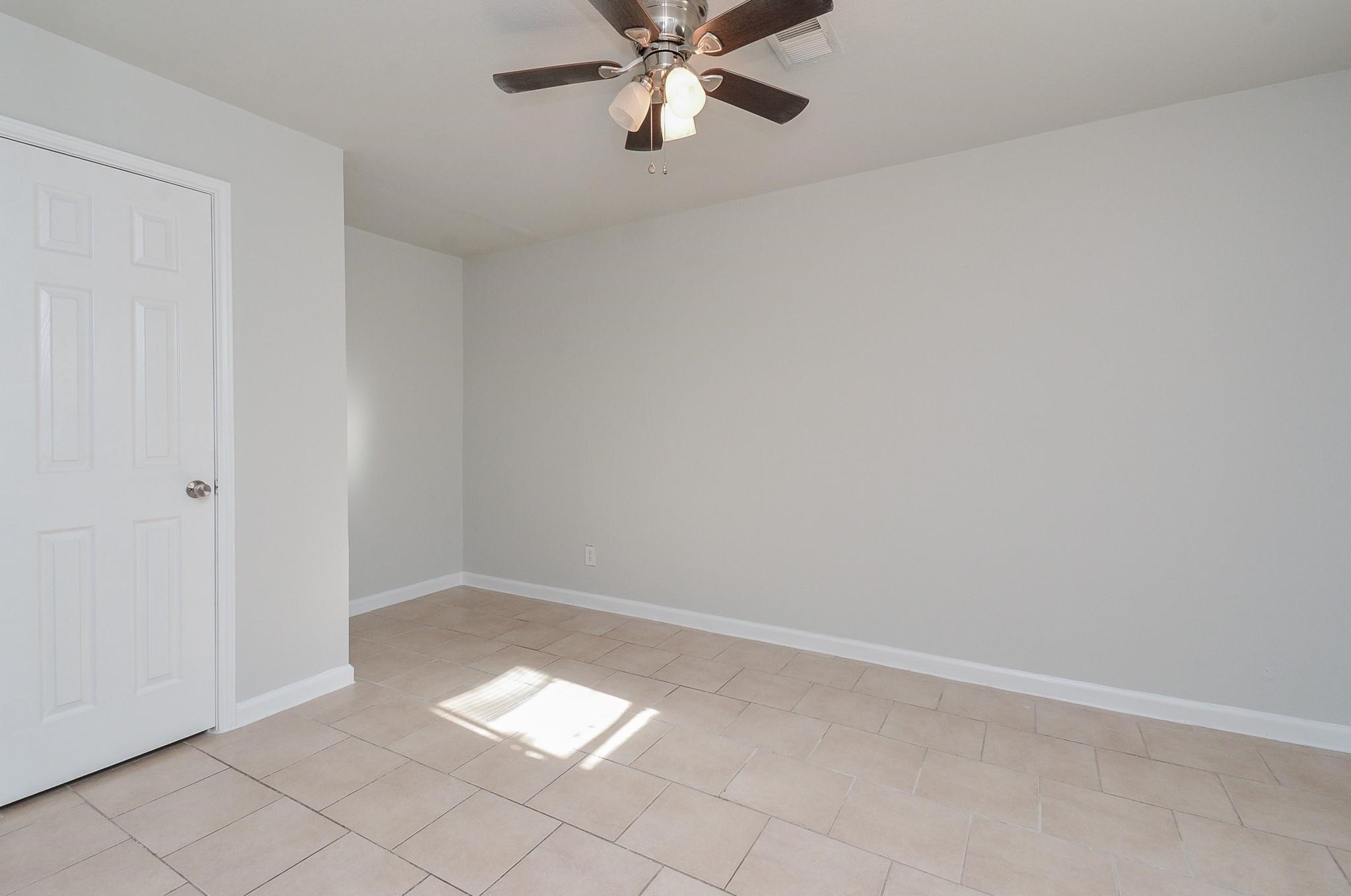 2118 Thonig Road, Unit B Houston, TX 77055 - Photo 21 of 28 Gallery Image 21
