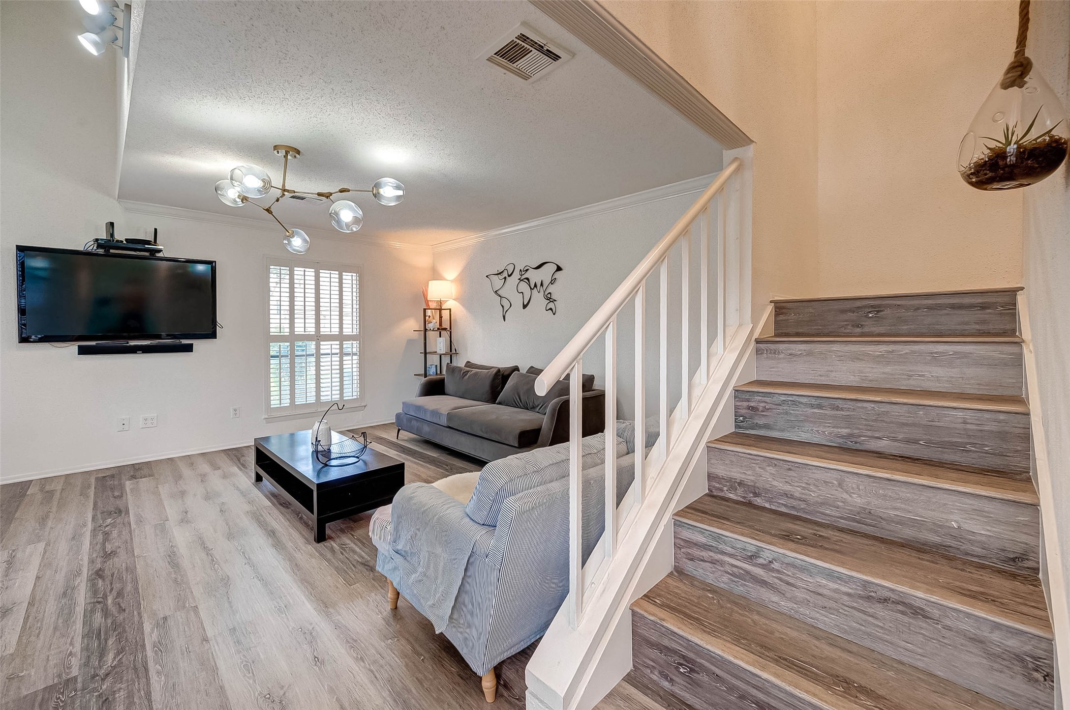 1908 Augusta Drive, Unit 7 Houston, TX 77057 - Photo 11 of 33 a living room with furniture and a flat screen tv