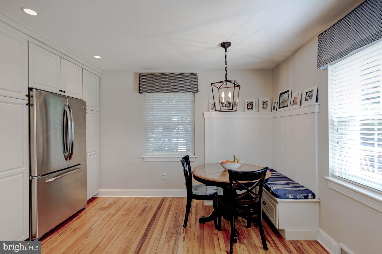 72 Crestline Road Wayne, PA 19087 - Photo 15 of 29 Kitchen with built-in bench seating
