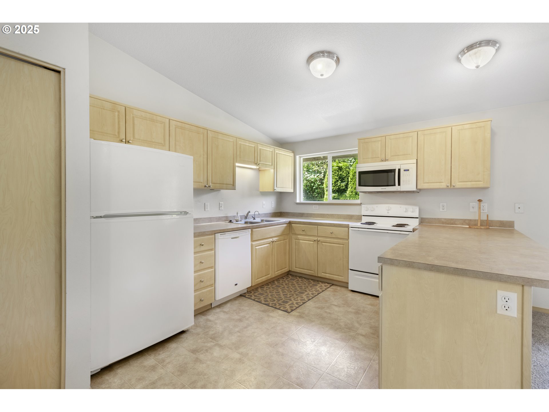 5580 Franklin Boulevard Eugene, OR 97403 - Photo 14 of 37