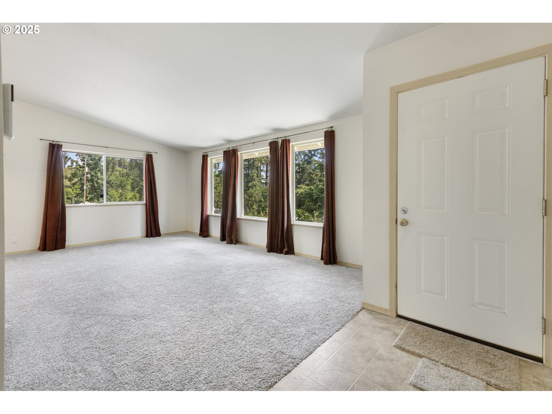 5580 Franklin Boulevard Eugene, OR 97403 - Photo 7 of 37