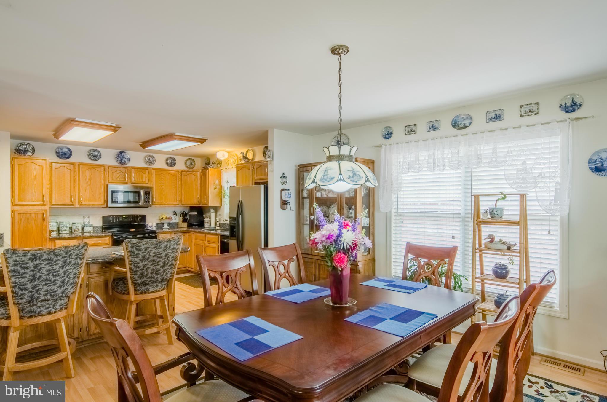8620 Sandy Plains Road Baltimore, MD 21222 - Photo 7 of 30 a view of a dining room and livingroom