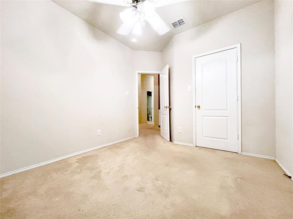 2712 Hereford Road Denton, TX 76210 - Photo 27 of 36
