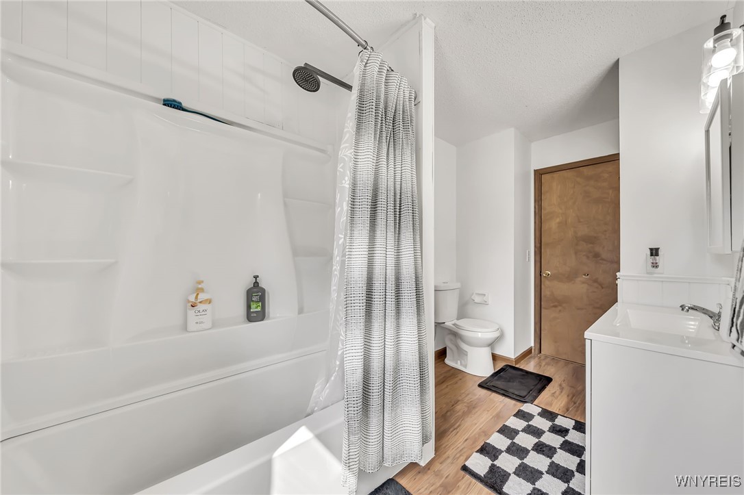 1845 Maxon Road Bennington, NY 14011 - Photo 37 of 50 Upstairs bath dual entrance to hall/master