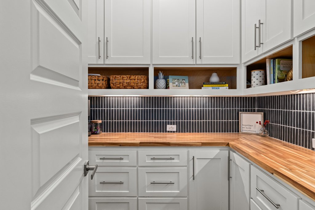 203 Lodestone Lane Austin, TX 78738 - Photo 21 of 40 Butlers pantry