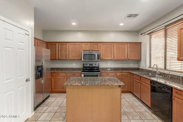 $2,300 | 3078 South Southwind Drive, Gilbert, AZ 85295