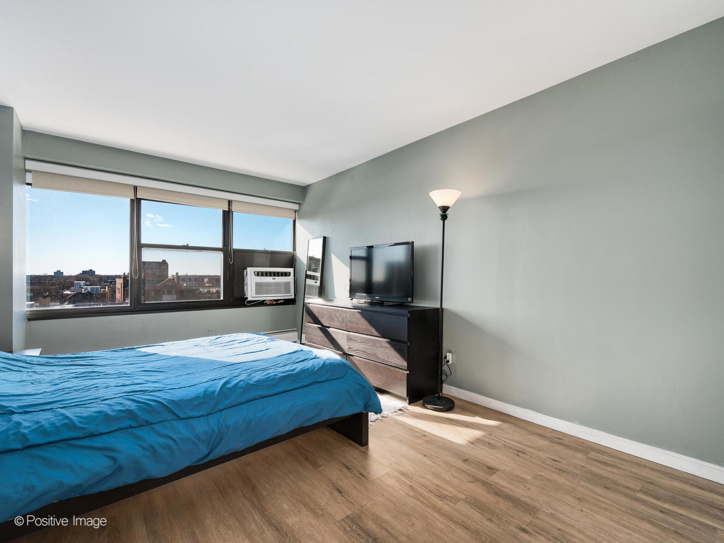 6030 North Sheridan Road, Unit 703 Chicago, IL 60660 - Photo 13 of 15 a bedroom with a bed and a flat screen tv