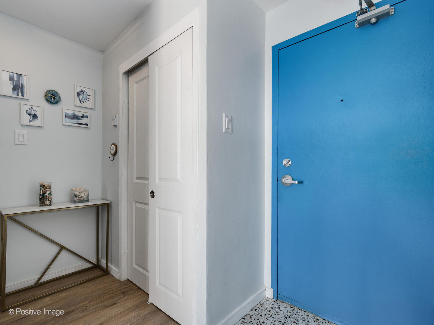 6030 North Sheridan Road, Unit 703 Chicago, IL 60660 - Photo 3 of 15 a view of an empty room