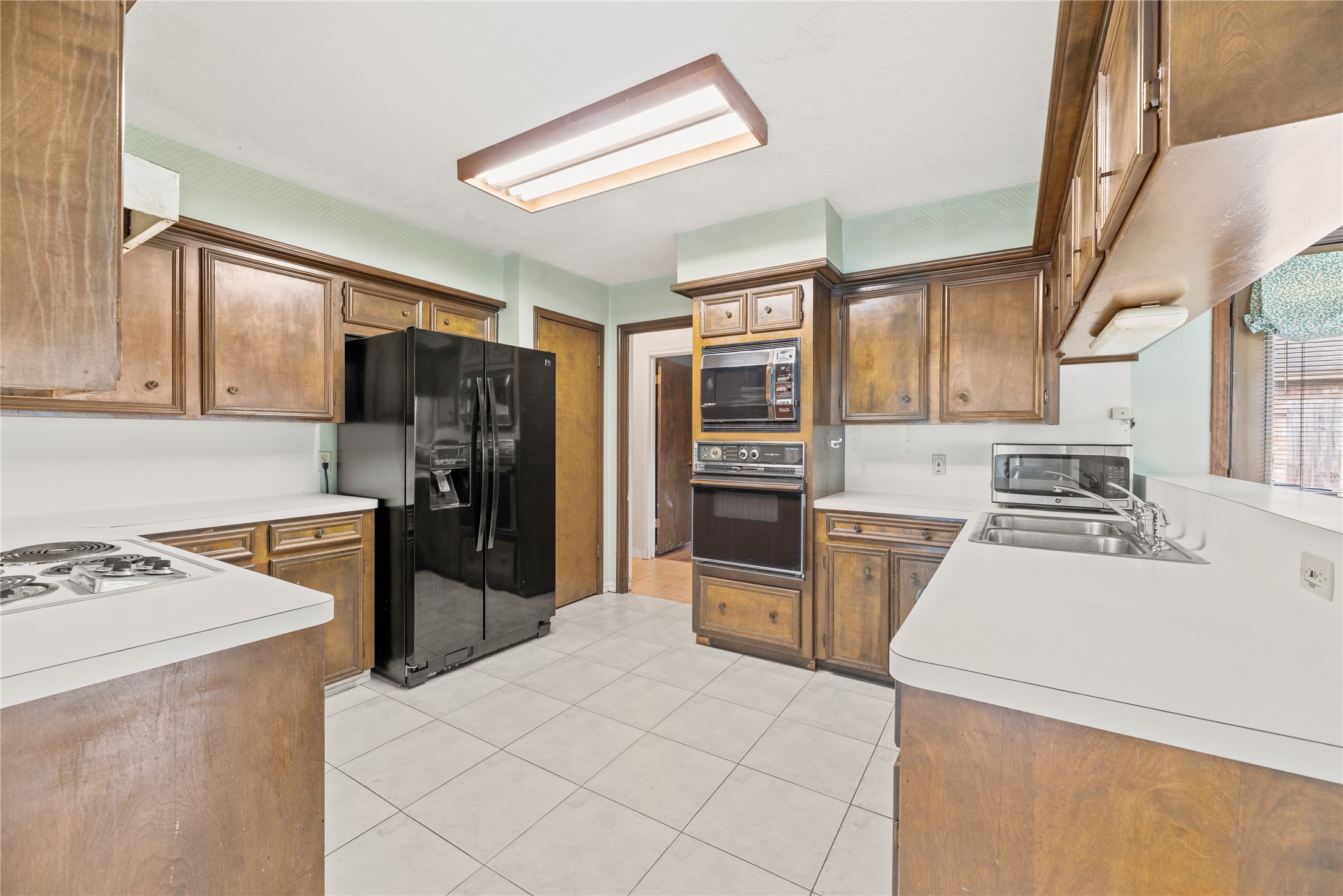 14915 Sun Harbor Drive Houston, TX 77062 - Photo 11 of 28 a kitchen with a refrigerator stove and sink