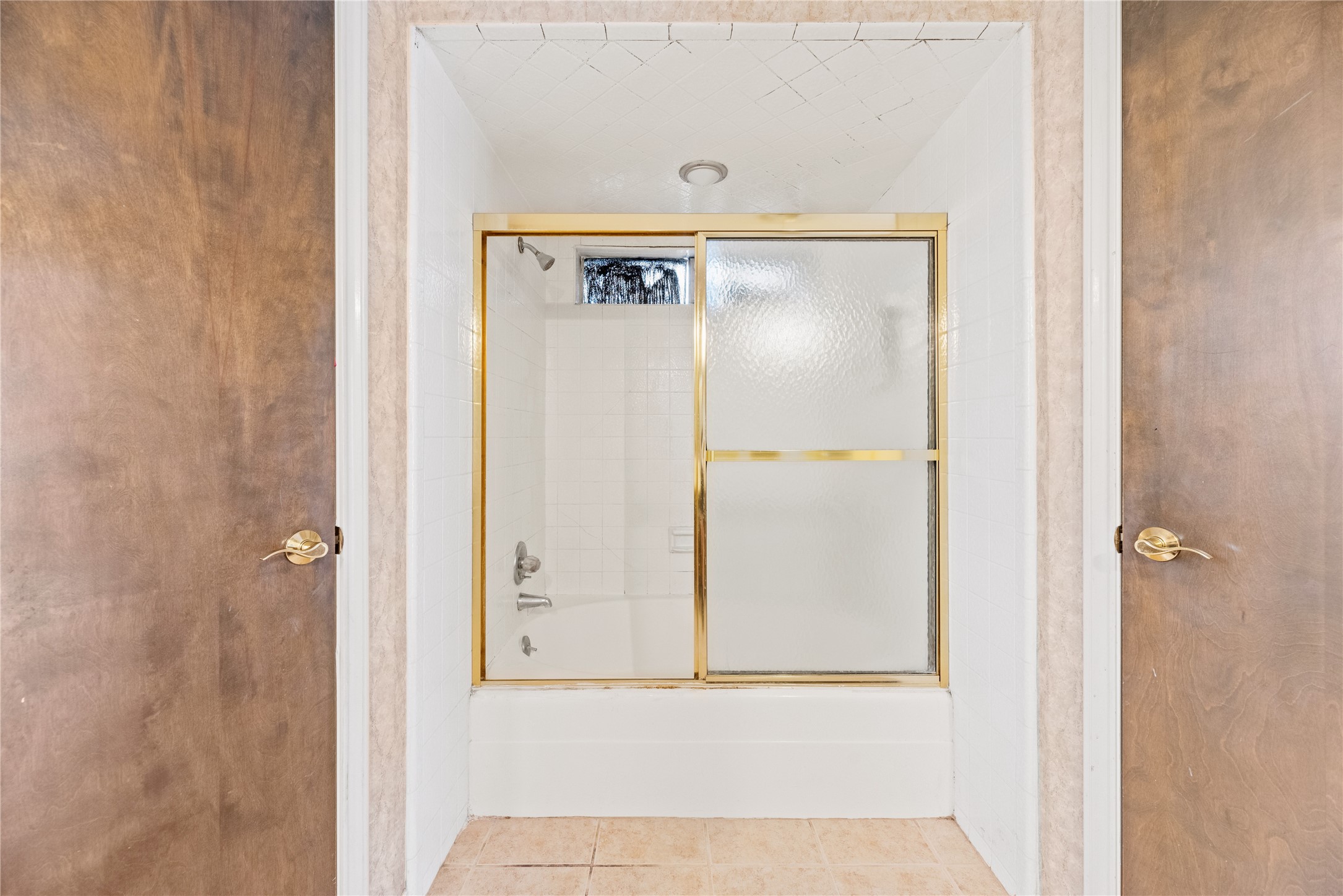 14915 Sun Harbor Drive Houston, TX 77062 - Photo 17 of 28 Two spacious walk in closets in primary bathroom.