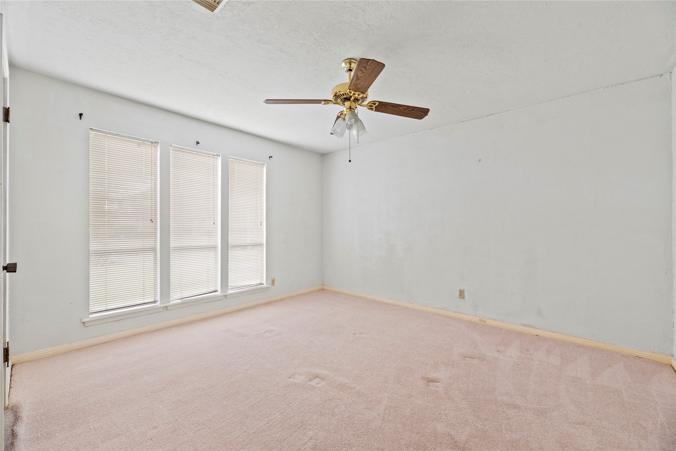 14915 Sun Harbor Drive Houston, TX 77062 - Photo 20 of 28 a view of an empty room with a window