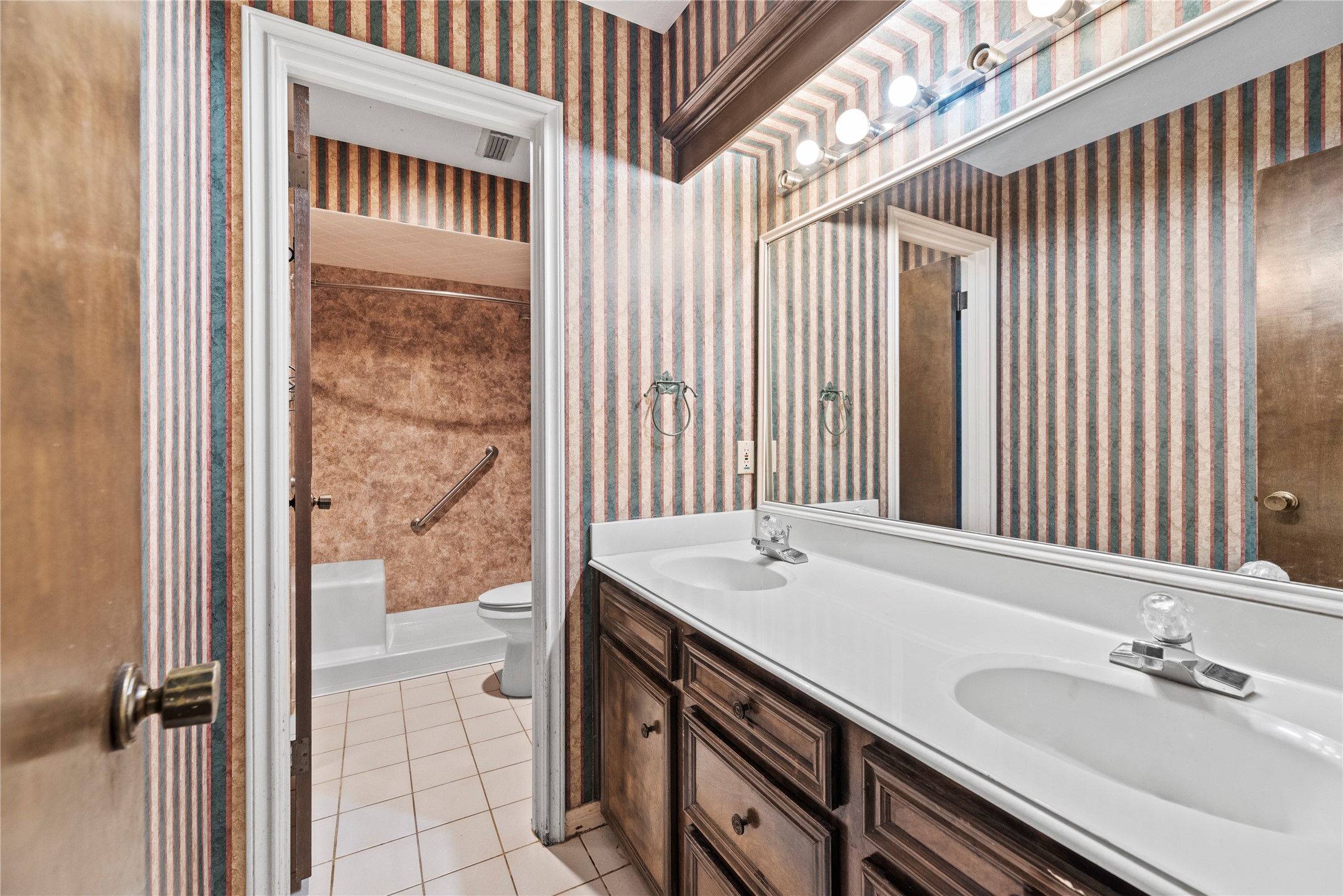 14915 Sun Harbor Drive Houston, TX 77062 - Photo 21 of 28 a bathroom with a sink a mirror and a shower