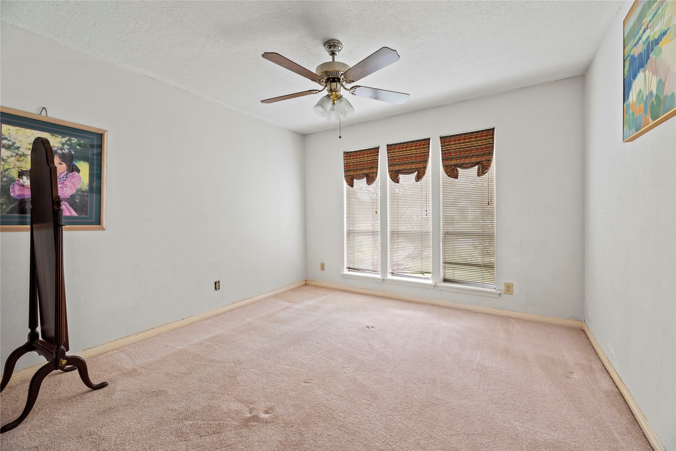 14915 Sun Harbor Drive Houston, TX 77062 - Photo 23 of 28 an empty room with windows and fan