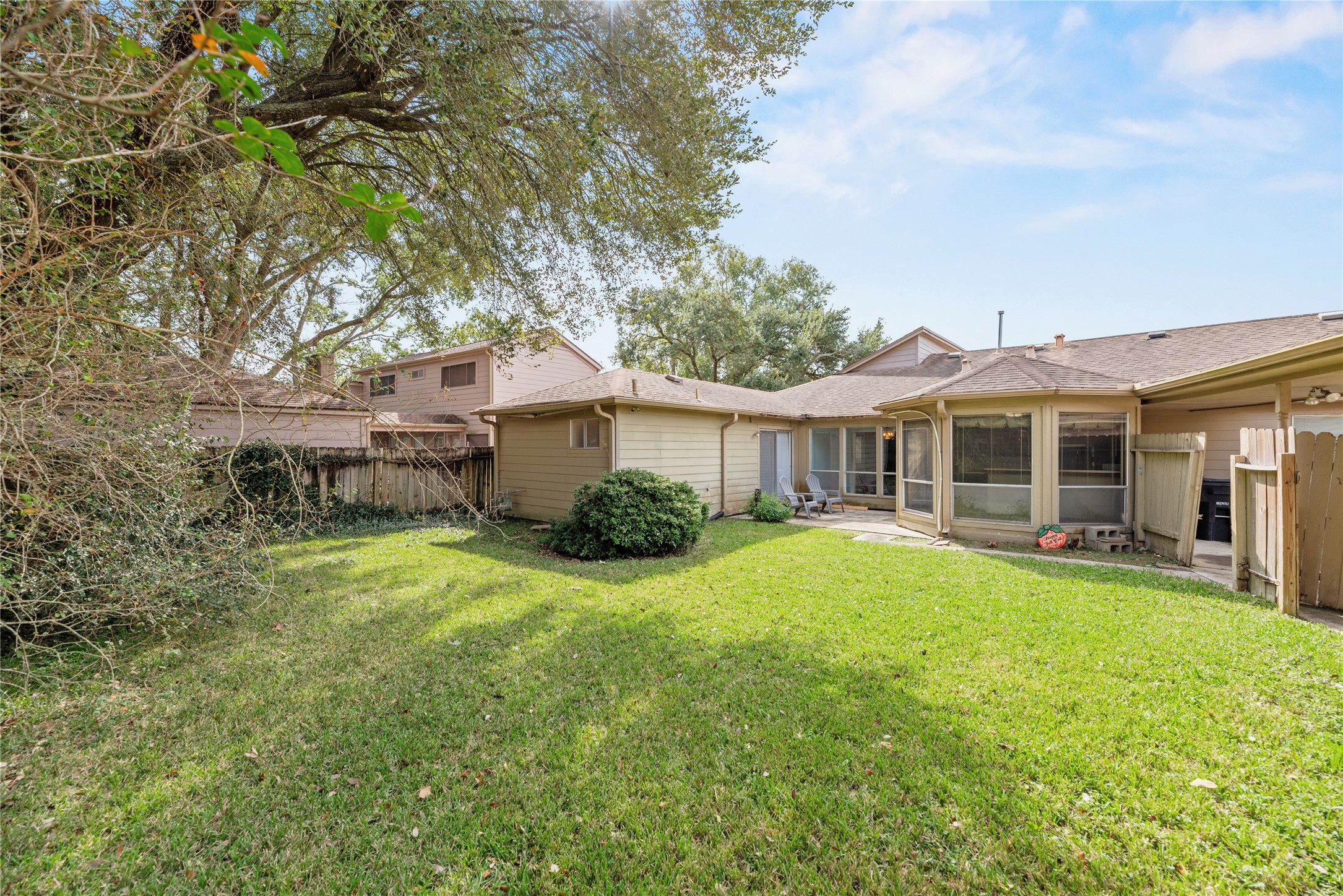 14915 Sun Harbor Drive Houston, TX 77062 - Photo 26 of 28 a front view of a house with a garden