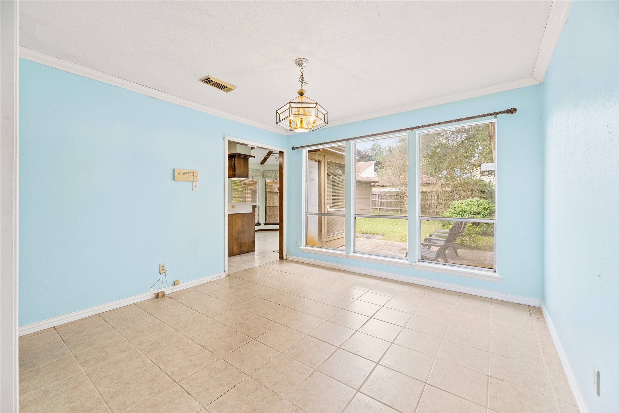 14915 Sun Harbor Drive Houston, TX 77062 - Photo 8 of 28 a view of an empty room with a window