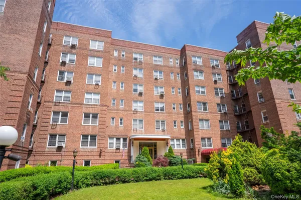 $328,000 | 99-41 64th Avenue, Unit B9 | Rego Park