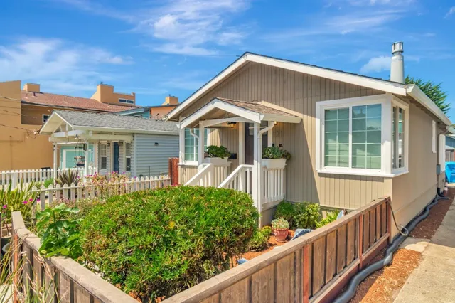 $950,000 | 131 Carmel Avenue, Pacifica, CA 94044