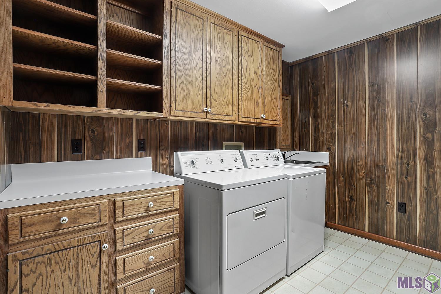 11675 Rue De Tonti Baton Rouge, LA 70810 - Photo 25 of 42 Laundry Room