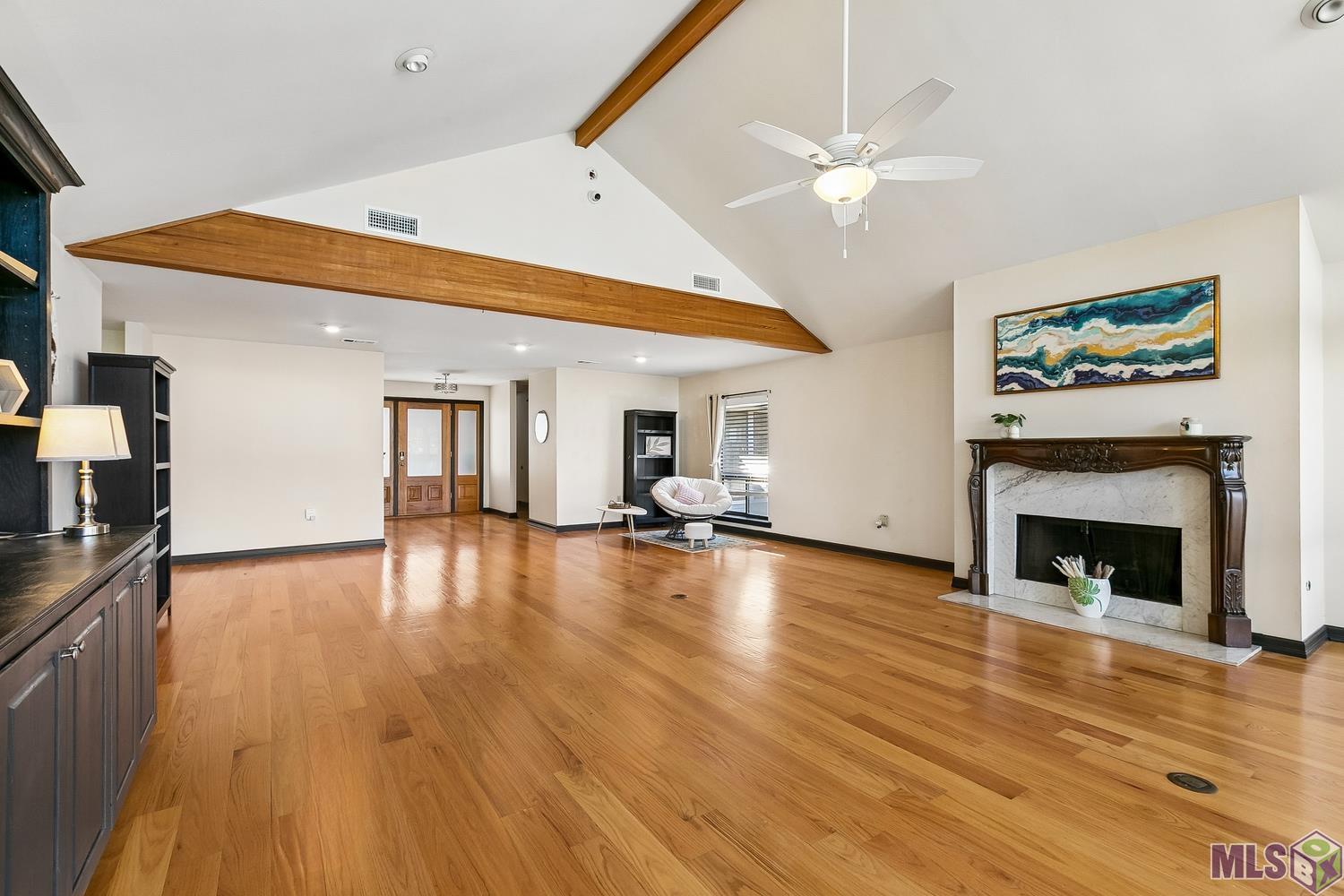 11675 Rue De Tonti Baton Rouge, LA 70810 - Photo 9 of 42 Living Room looking to front door