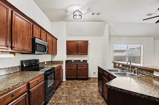 $279,000 | 709 Ridgewater Trail, Fort Worth, TX 76131