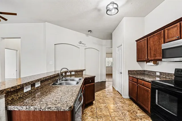 $279,000 | 709 Ridgewater Trail, Fort Worth, TX 76131