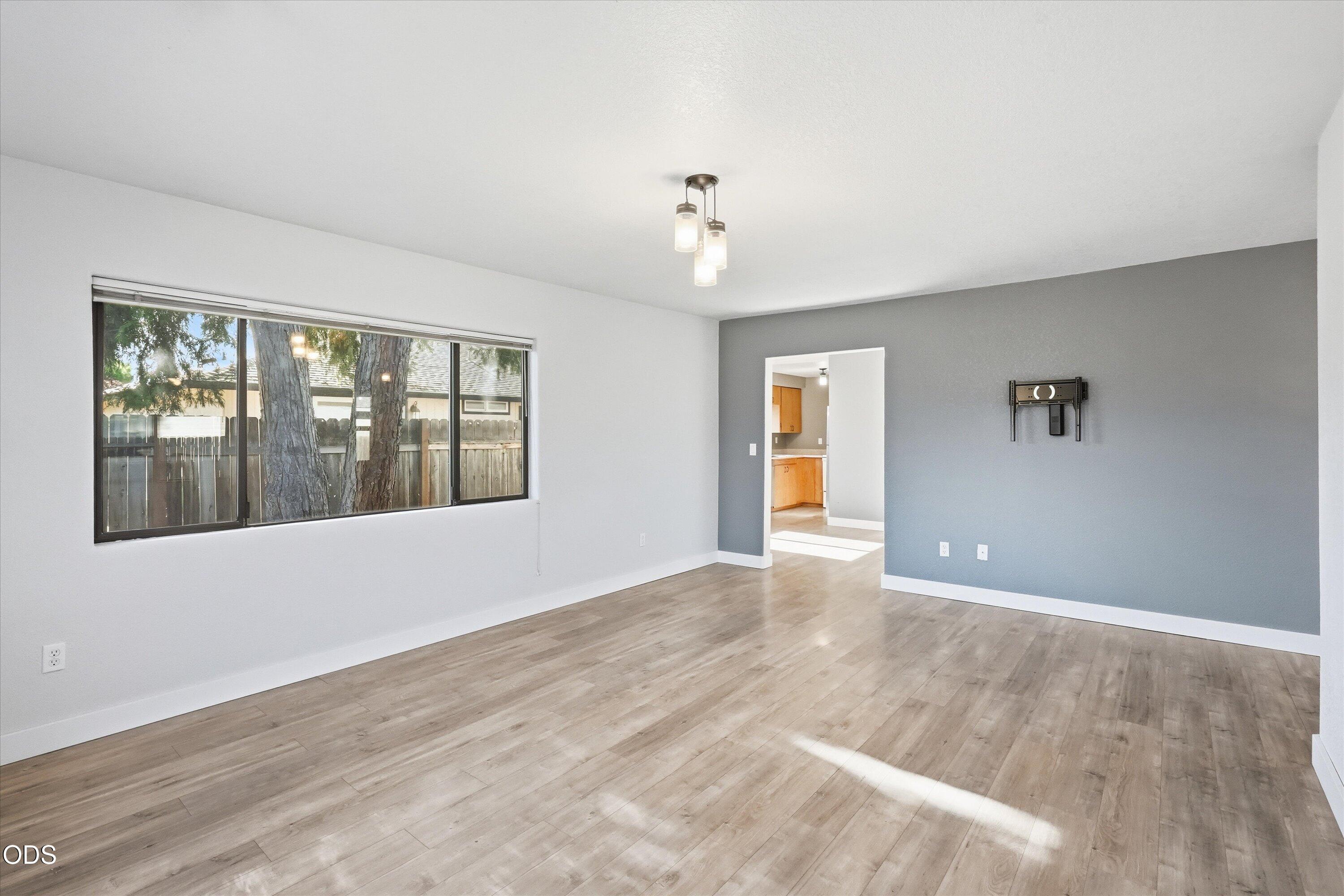 1908 Cunningham Avenue Medford, OR 97501 - Photo 4 of 31