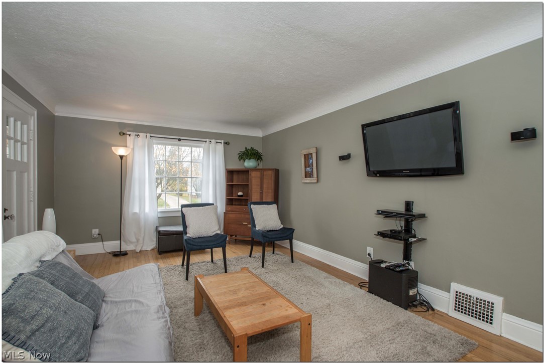 5255 Edenhurst Road Cleveland, OH 44124 - Photo 6 of 28