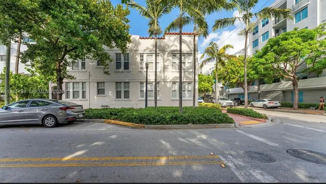 $3,700 | 739 2nd Street, Unit 1, Miami Beach, FL 33139